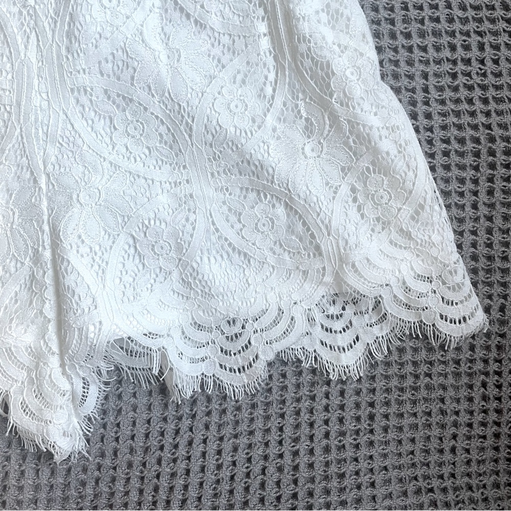 NWT White V-Neck Lace Romper - Picture 4 of 6